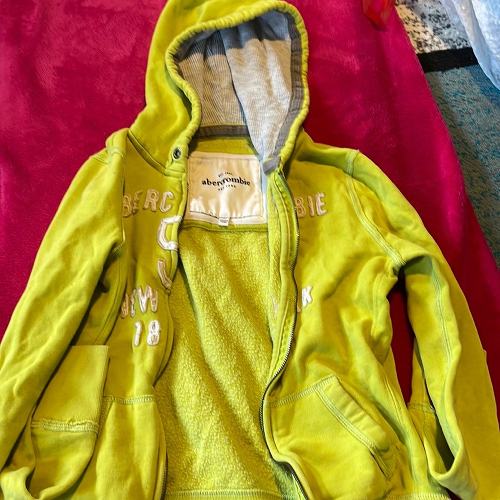 Brand Abercrombie size -XL in kids color-green